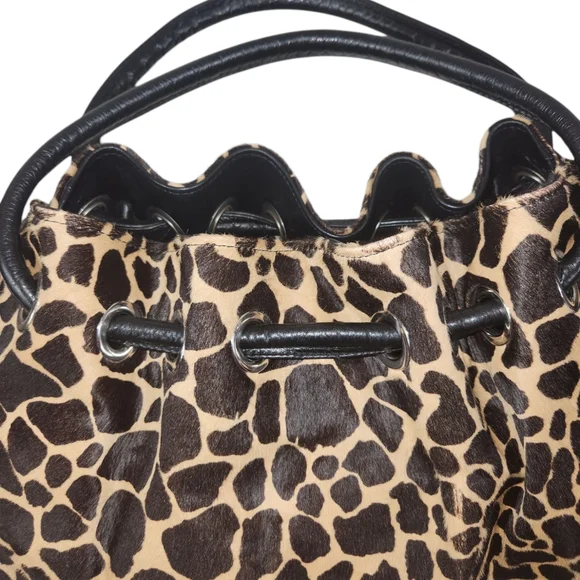 Faux Fur Leopard Print duffle Bag, With Soft Magnetic Snap Closure. NO BRAND. - Picture 3 of 6